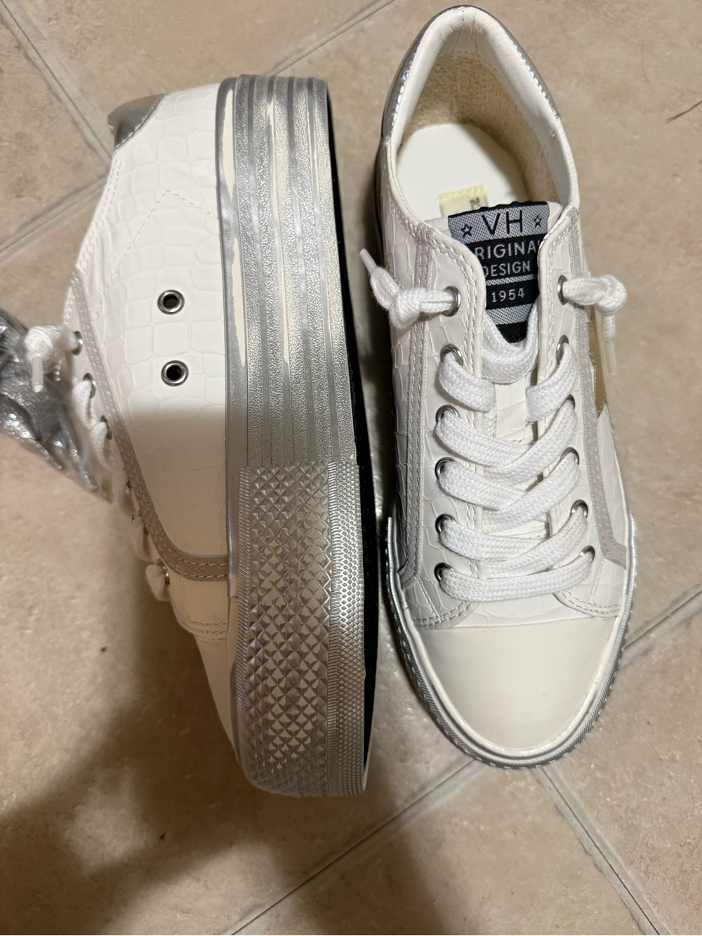 White Low-Top Women's Sneakers- vintage Havana